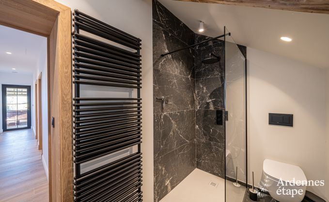 Komfortables Chalet in Vencimont fr 10 Personen mit modernen Annehmlichkeiten und privatem Garten in den Ardennen