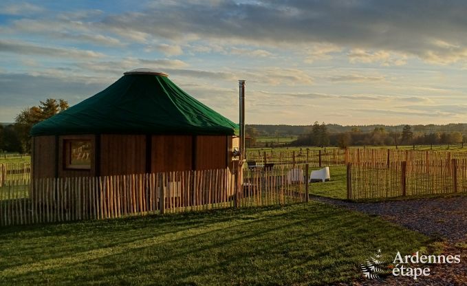 Romantische Jurte in Vielsalm: komfortabler Aufenthalt mit privatem Garten, Terrasse und gesichertem Fahrradabstellplatz