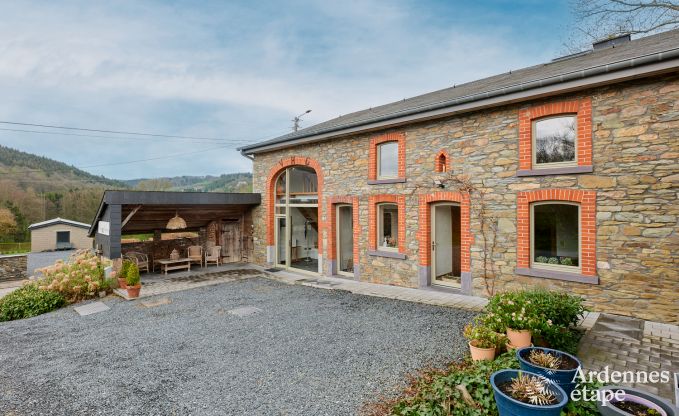 gemtliches Ferienhaus mit 5 Schlafzimmern, Jacuzzi, Sauna und privatem Garten in Vielsalm Ardennen