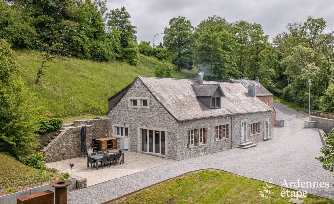 Luxuri�s eingerichtetes Ferienhaus in Virelles f�r 9 Personen mit offenem Kamin