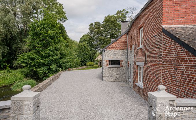 Luxuri�s eingerichtetes Ferienhaus in Virelles f�r 9 Personen mit offenem Kamin