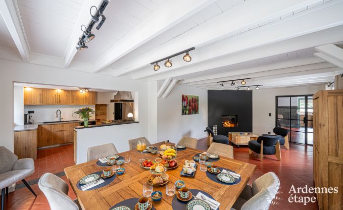 Luxuri�s eingerichtetes Ferienhaus in Virelles f�r 9 Personen mit offenem Kamin