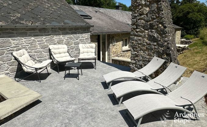 Luxuri�s eingerichtetes Ferienhaus in Virelles f�r 9 Personen mit offenem Kamin