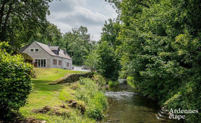 Luxuri�s eingerichtetes Ferienhaus in Virelles f�r 9 Personen mit offenem Kamin