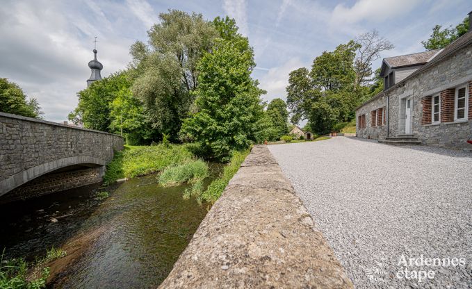 Luxuri�s eingerichtetes Ferienhaus in Virelles f�r 9 Personen mit offenem Kamin