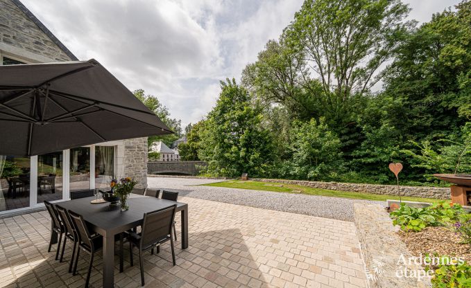 Luxuri�s eingerichtetes Ferienhaus in Virelles f�r 9 Personen mit offenem Kamin