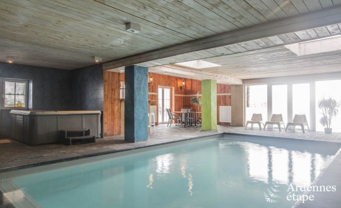 Ferienhaus mit Schwimmbad und Wellnessbereich für 24 Personen in Waimes