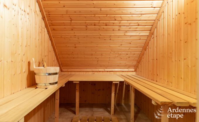 Reizendes Ferienhaus für 10 Personen mit Sauna bei Xhoffraix